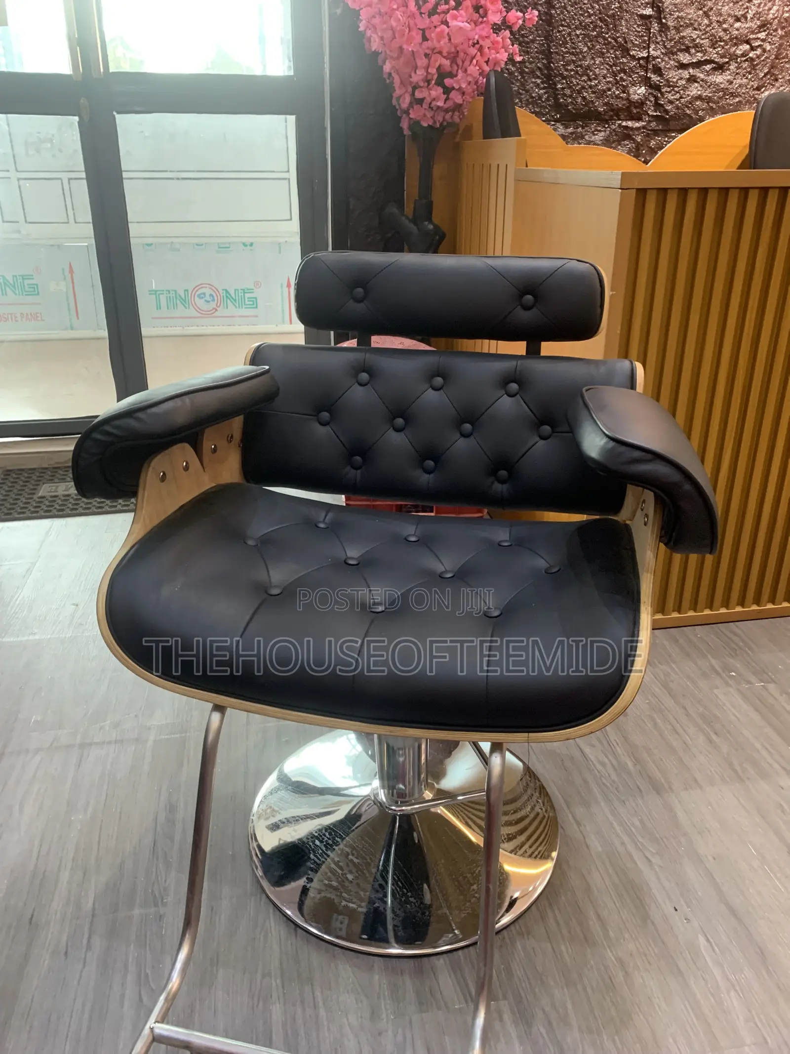 Saloon Chair