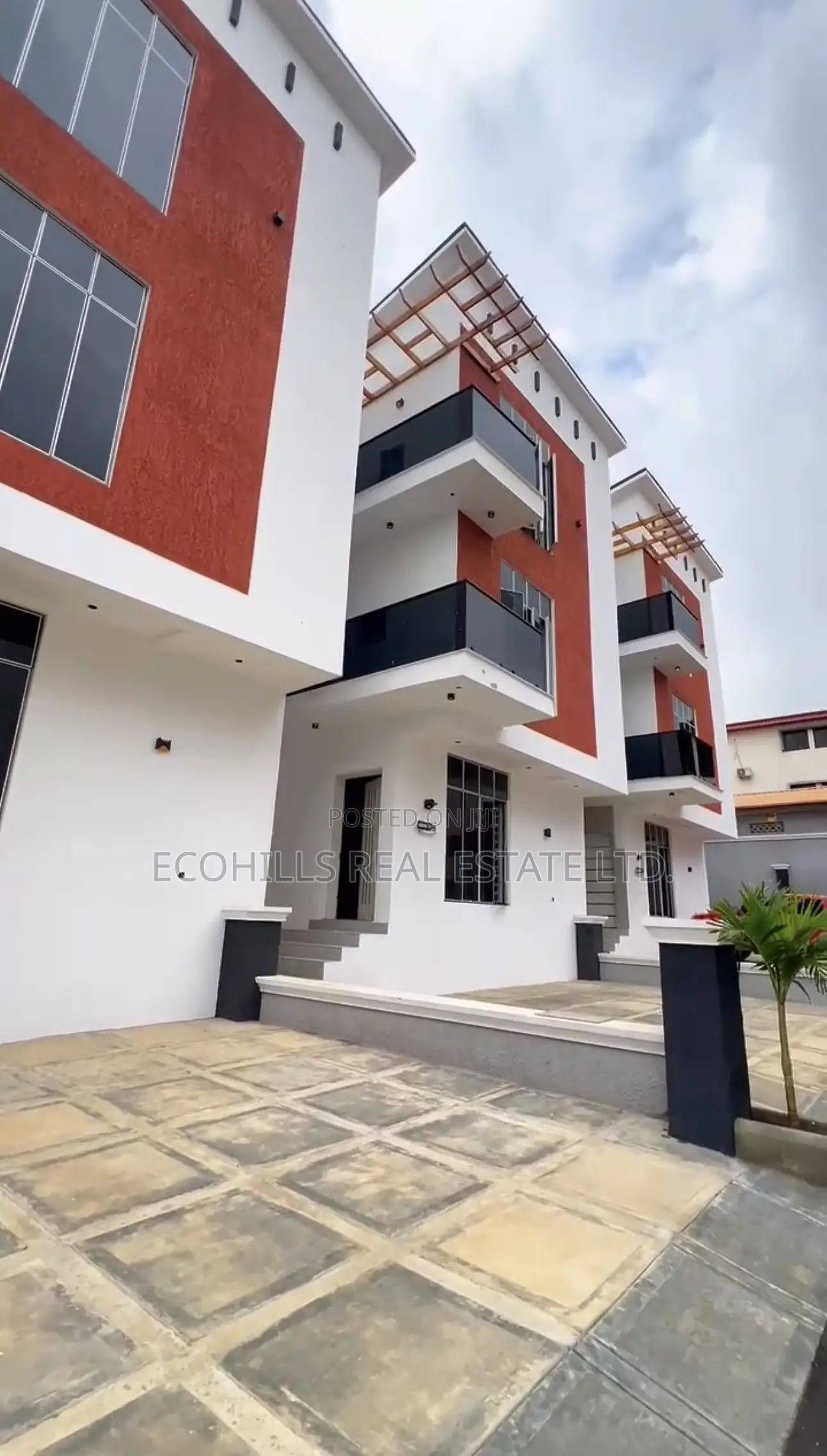 4bdrm Townhouse/Terrace in Utako for sale