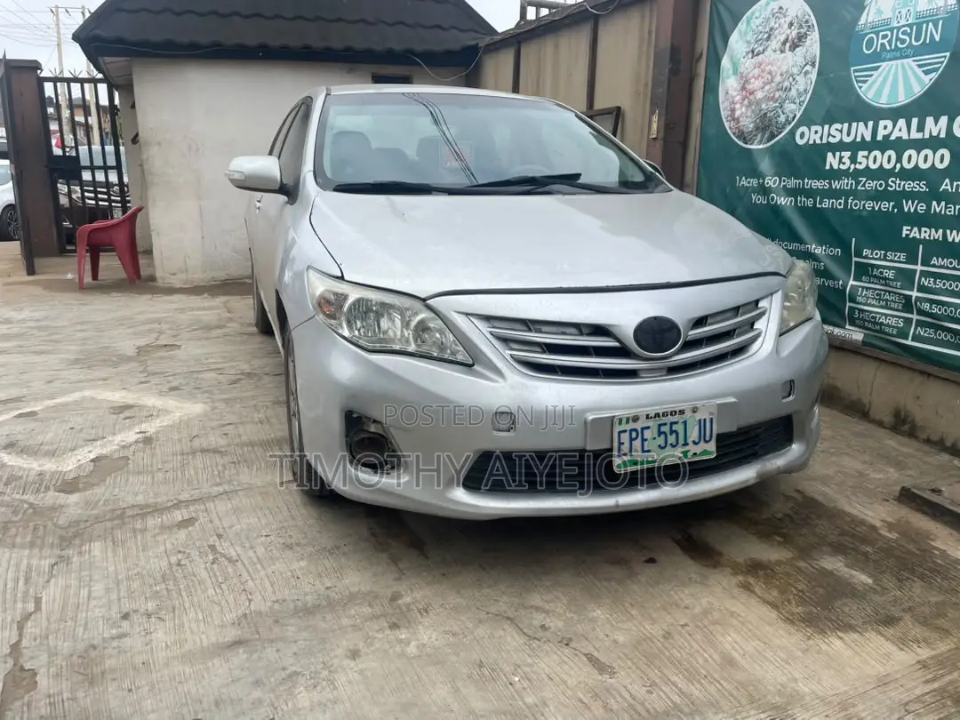 Toyota Corolla LE 4dr Sedan (1.8L 4cyl 4A) 2010 Silver