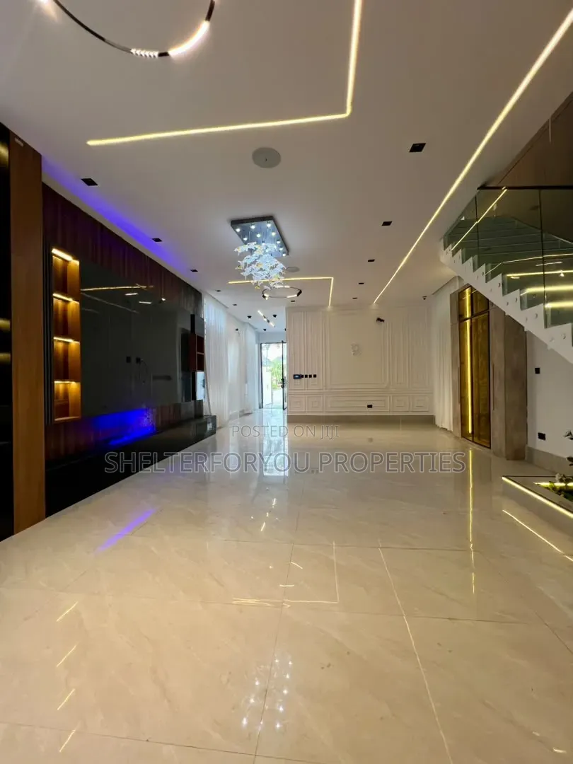 5bdrm House in Chevron for sale