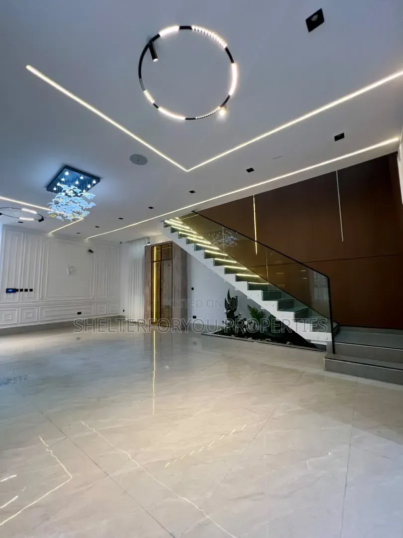 5bdrm House in Chevron for sale