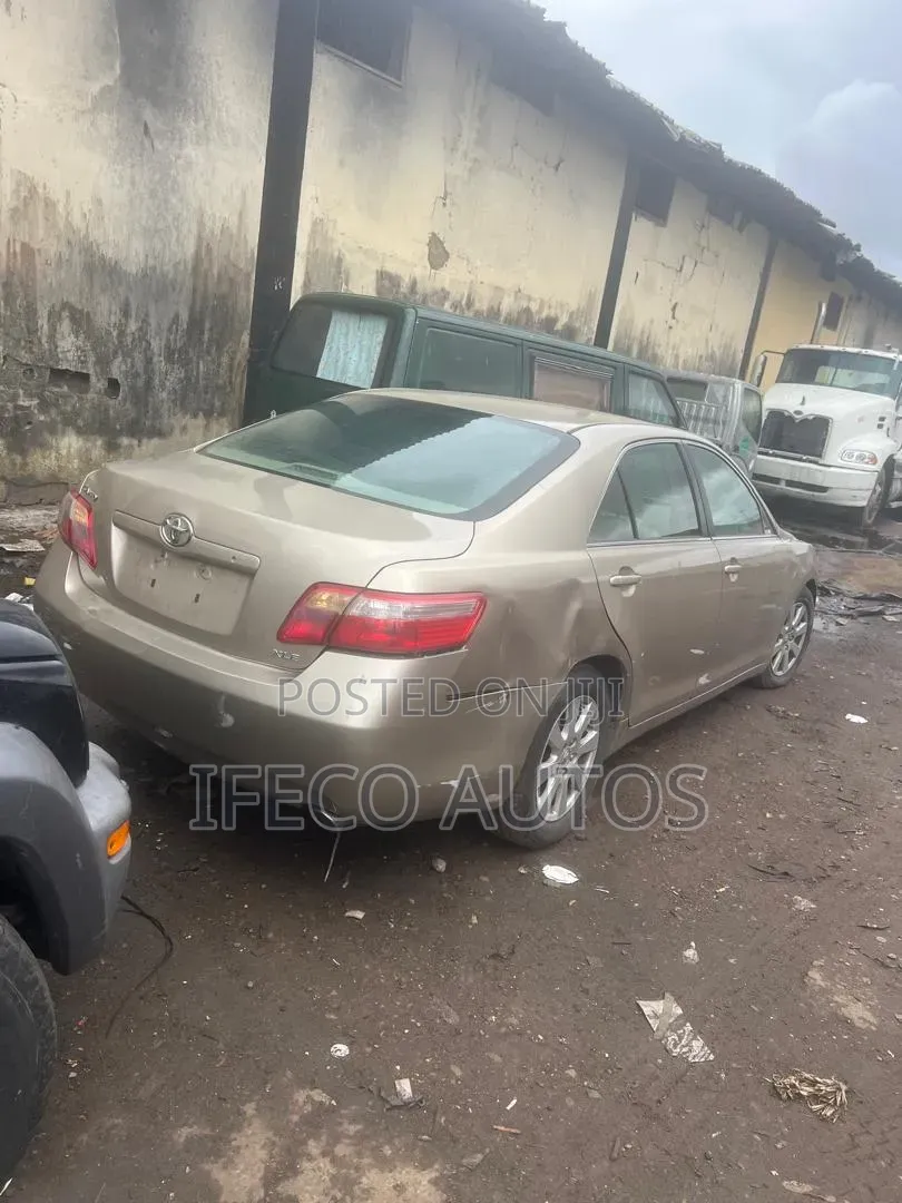Toyota Camry XLE 4dr Sedan (2.4L 4cyl 5A) 2007 Gold