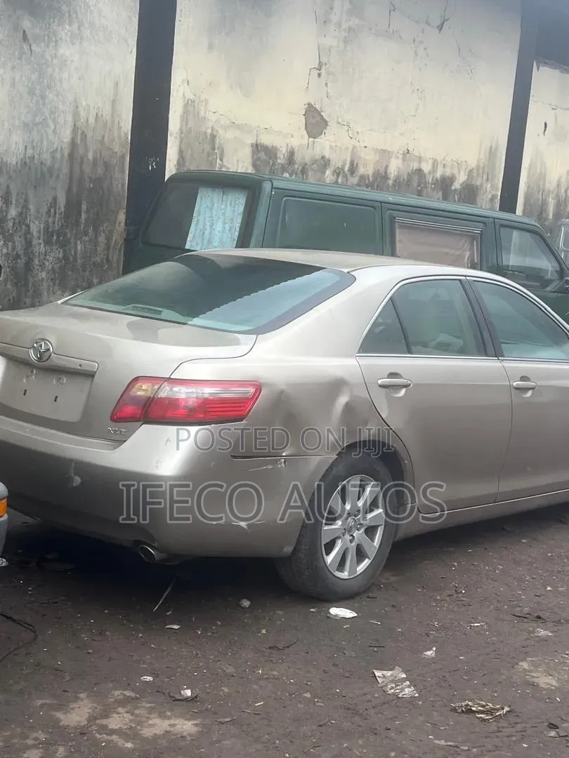 Toyota Camry XLE 4dr Sedan (2.4L 4cyl 5A) 2007 Gold