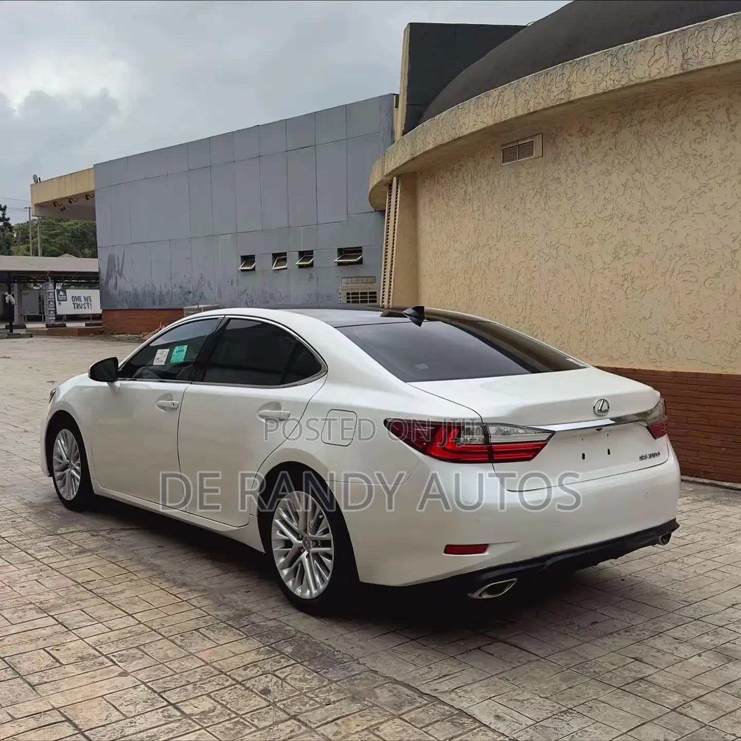 Lexus ES 350 FWD 2016 White