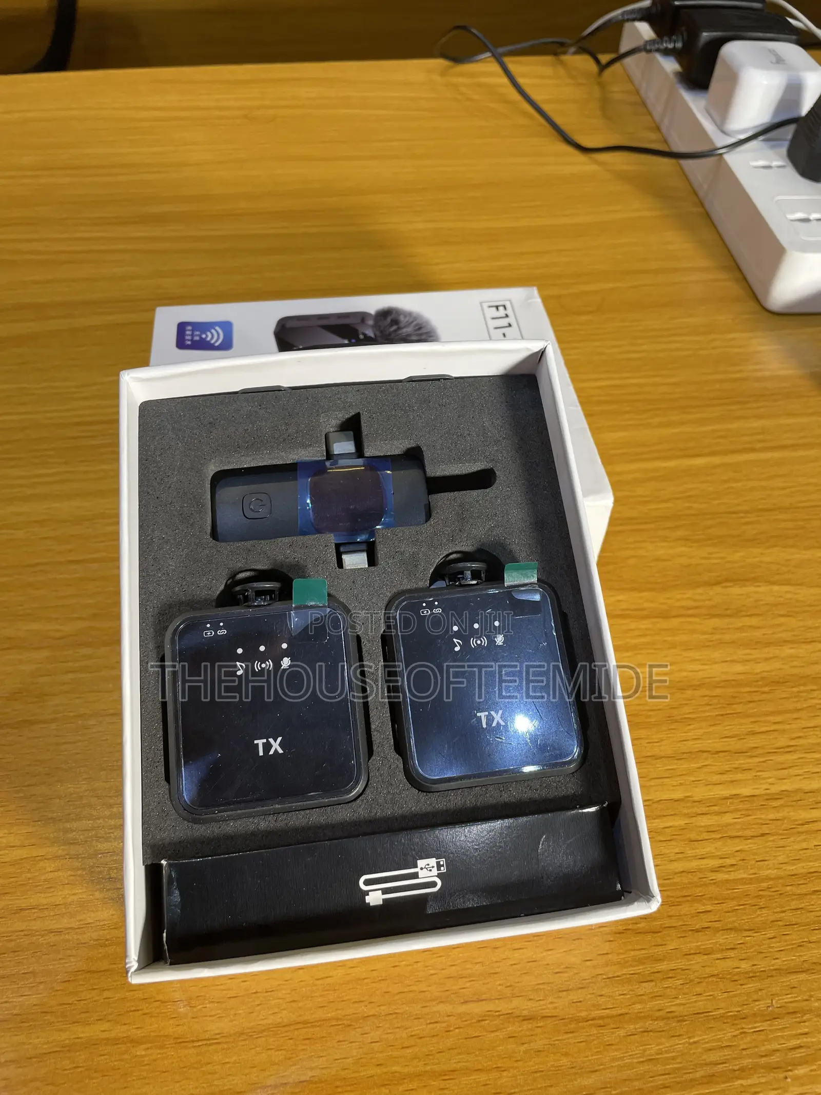 F11-2 Wireless Microphone