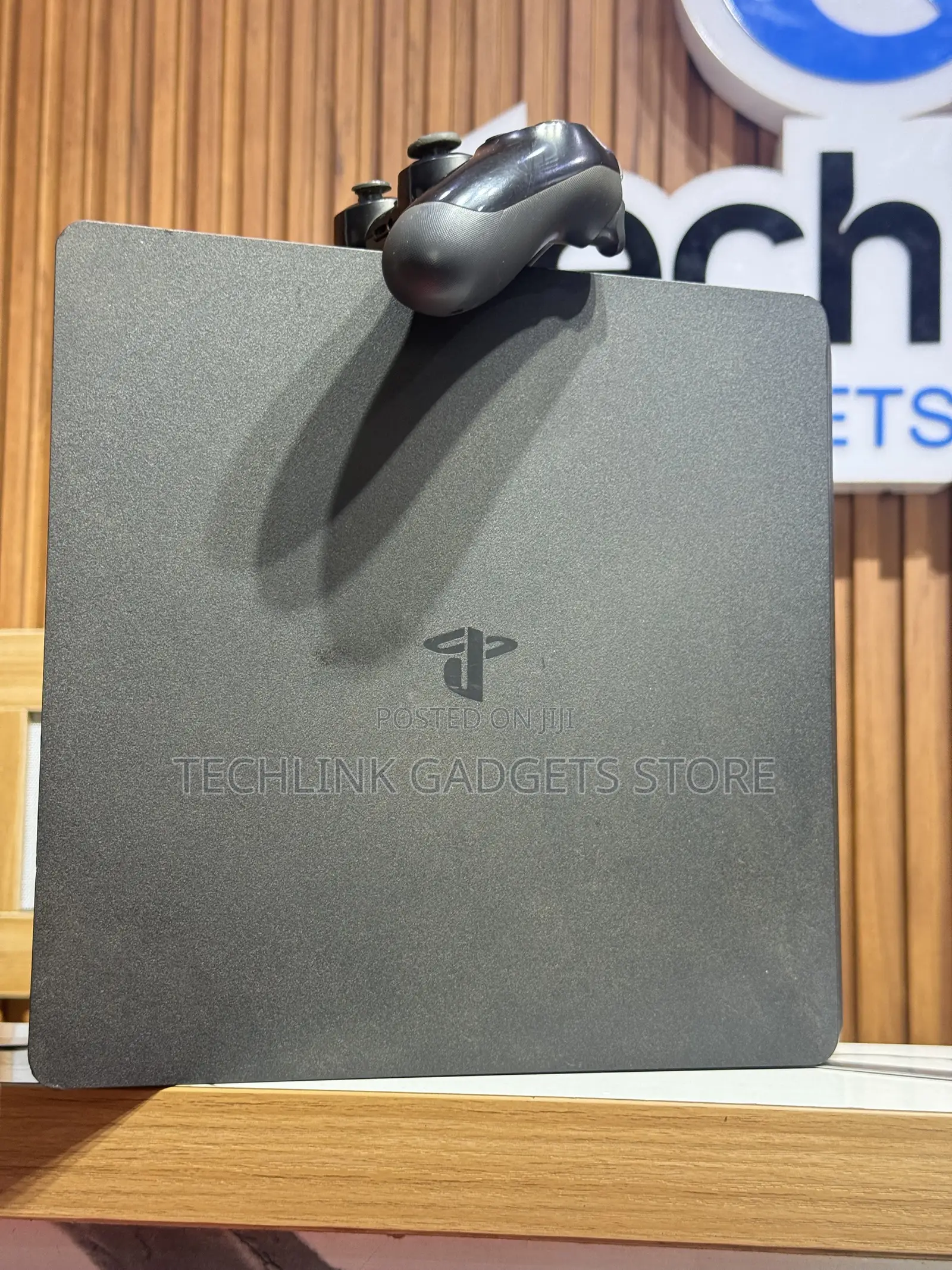 PS4 Gaming Console