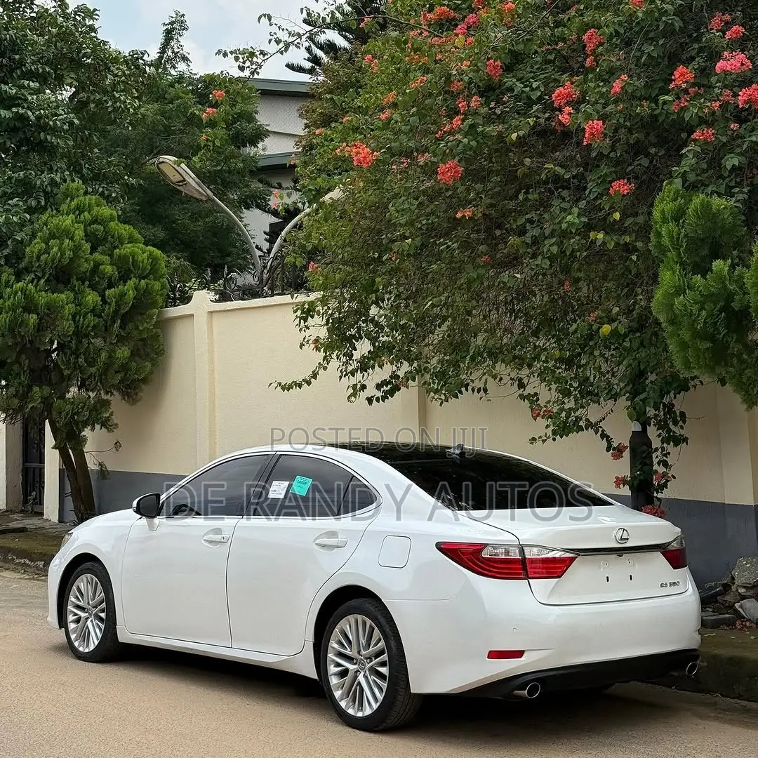 Lexus ES 350 FWD 2015 White