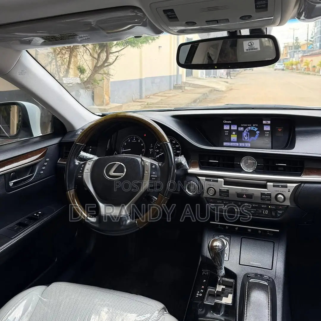 Lexus ES 350 FWD 2015 White
