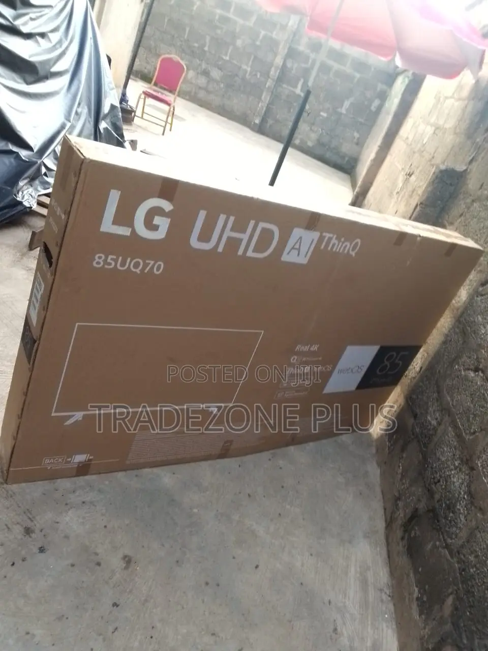 LG 85′′ UHD Smart Display for Modern Living Rooms