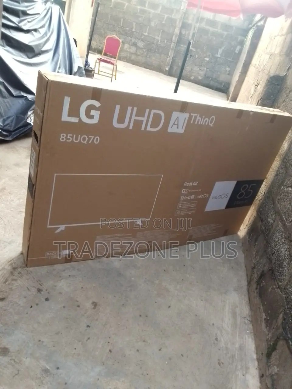 A Huge 85′′ LG Screen for Movies and Everyday Entertainment