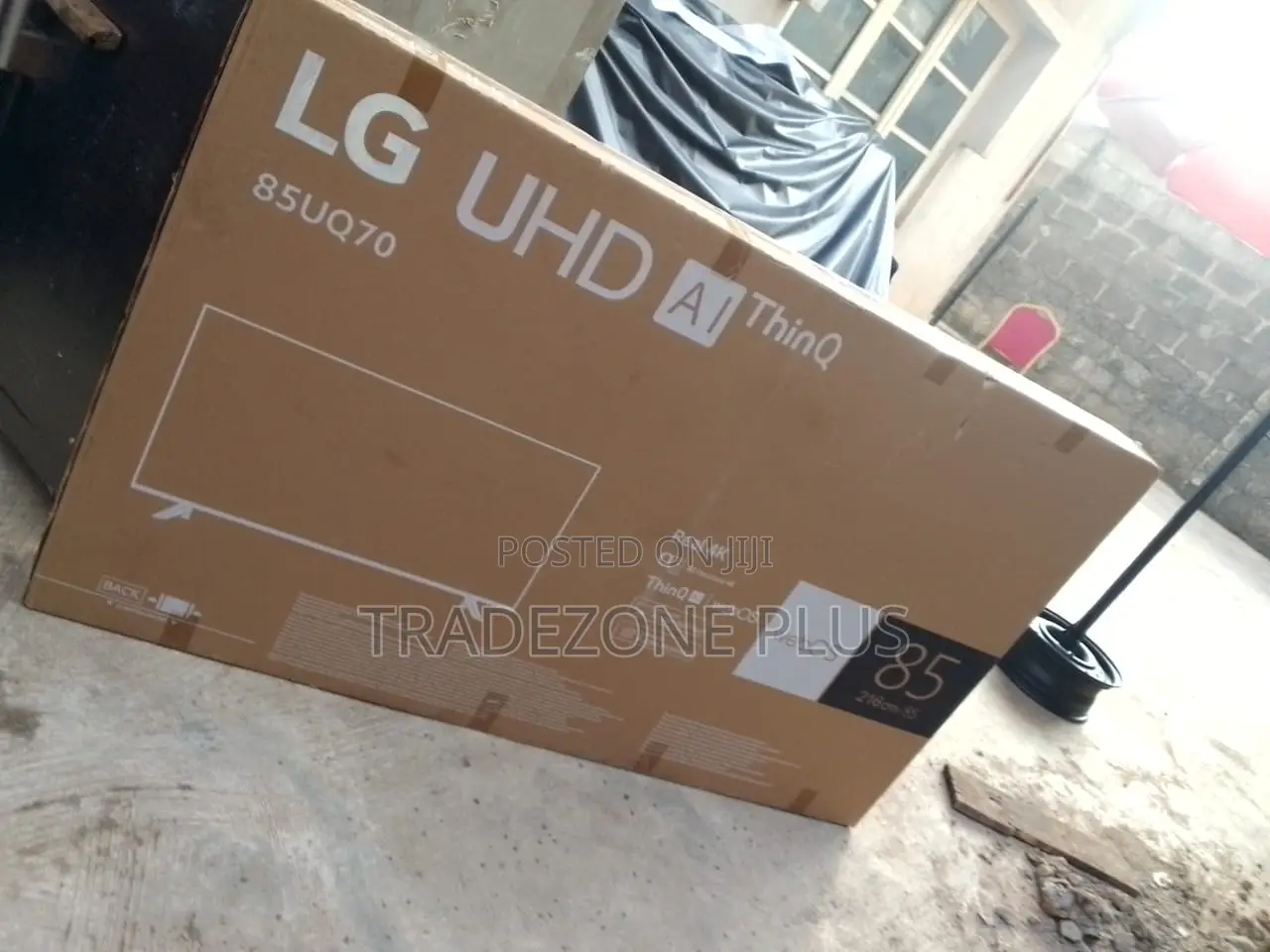LG 85UQ70006LB – Smart TV for Large Living Spaces