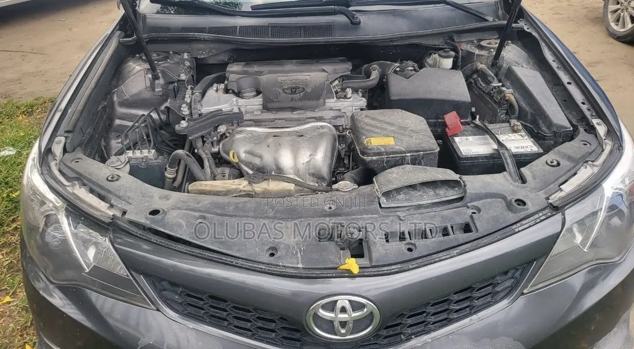 Toyota Camry LE 4dr Sedan (2.5L 4cyl 6A) 2013 Gray