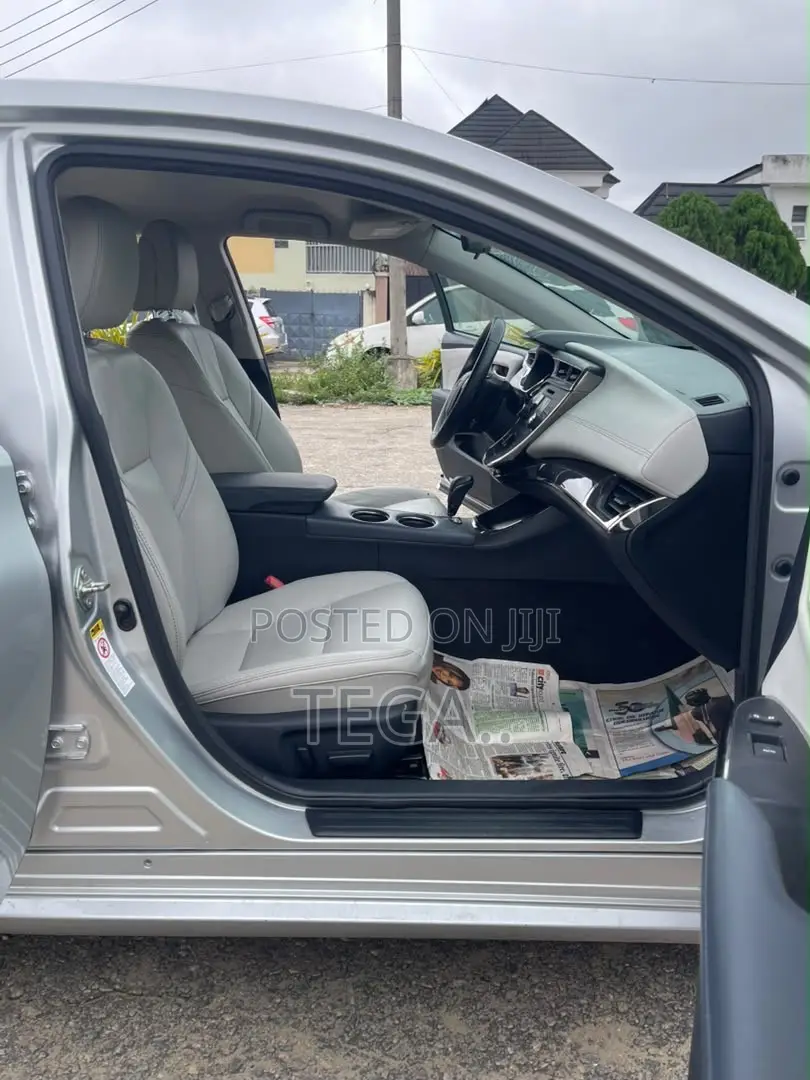 Toyota Avalon XLE 4dr Sedan (3.5L 6cyl 6A) 2014 Silver