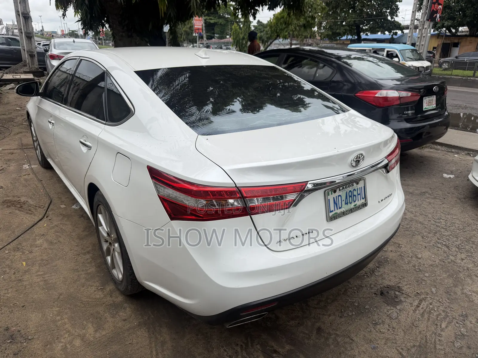 Toyota Avalon Limited 4dr Sedan (3.5L 6cyl 6A) 2015 White