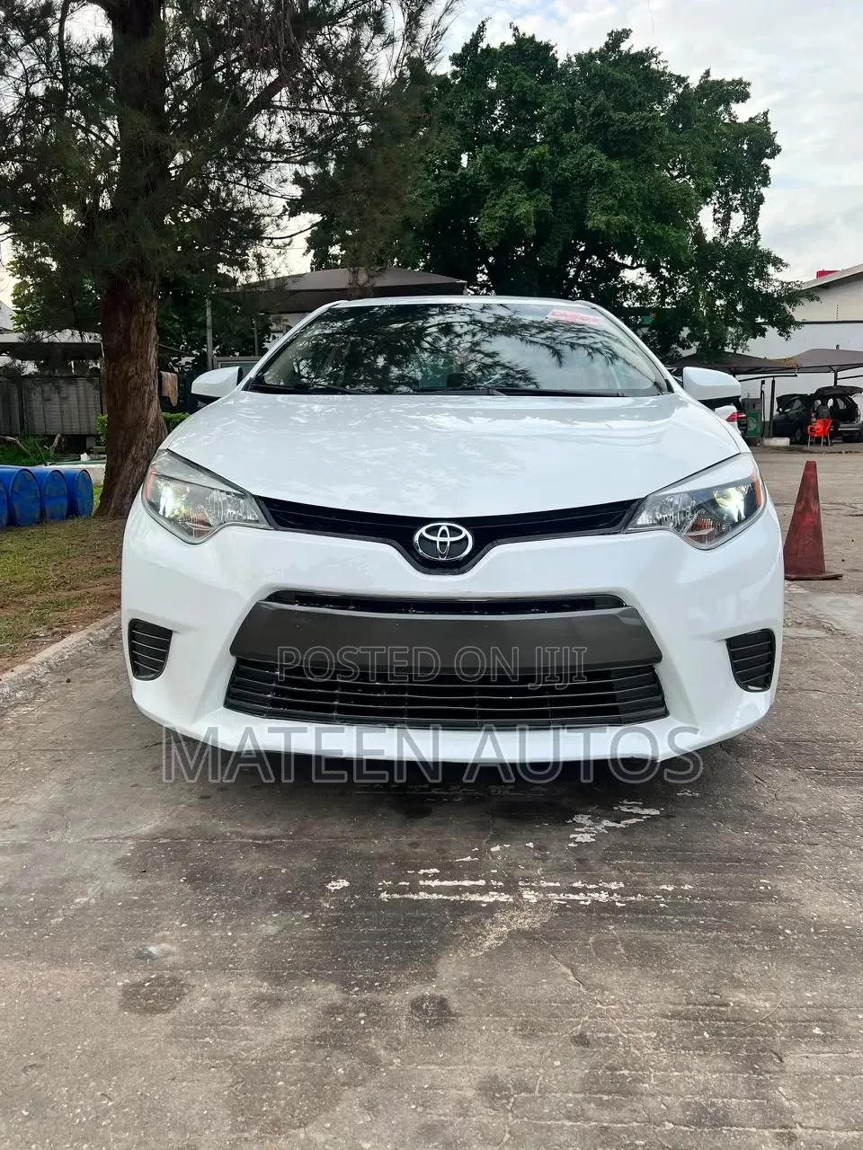 Toyota Corolla LE Eco 4dr Sedan (1.8L 4cyl CVT) 2015 White