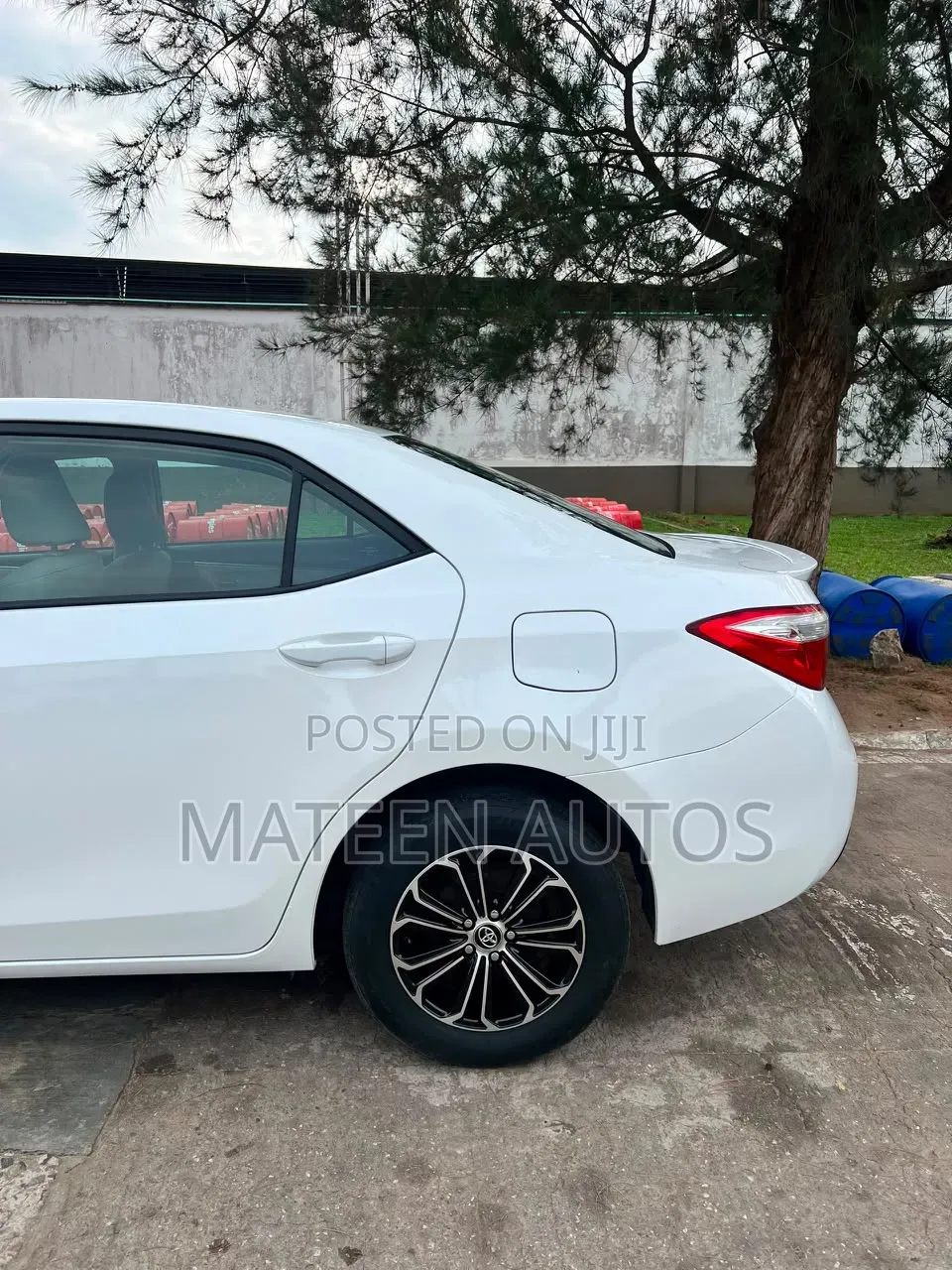 Toyota Corolla LE Eco 4dr Sedan (1.8L 4cyl CVT) 2015 White