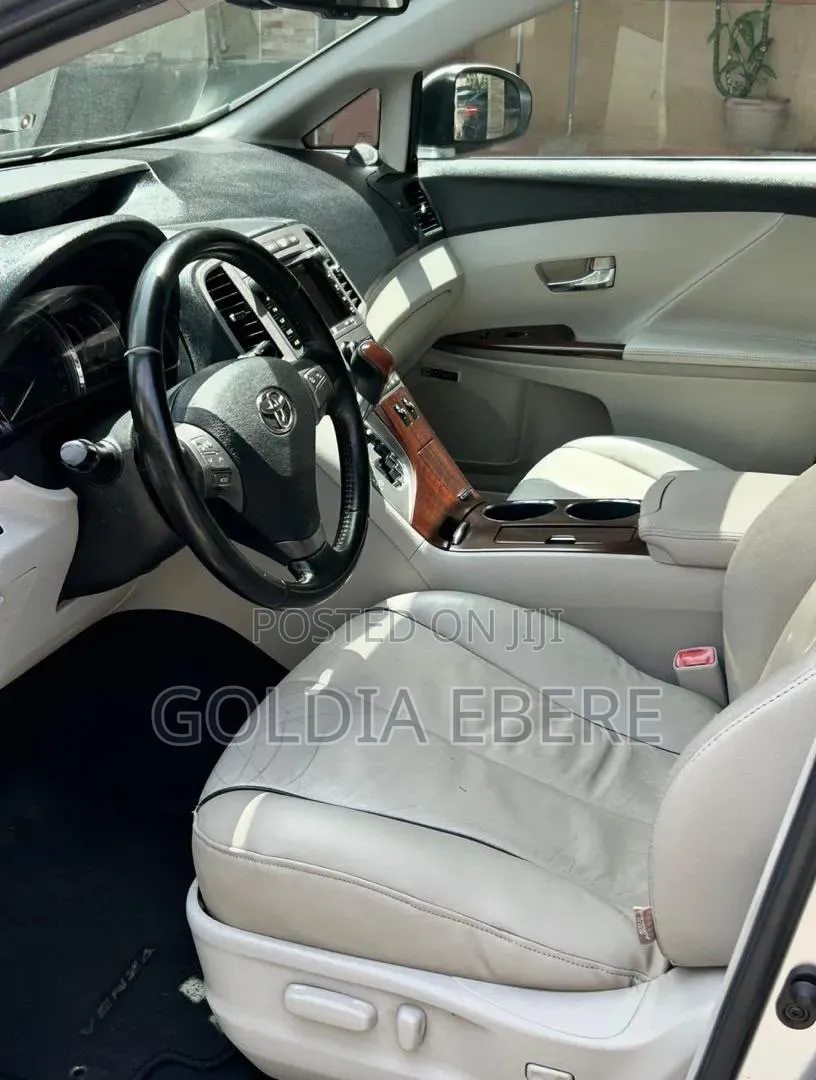 Toyota Venza 2011 Gray