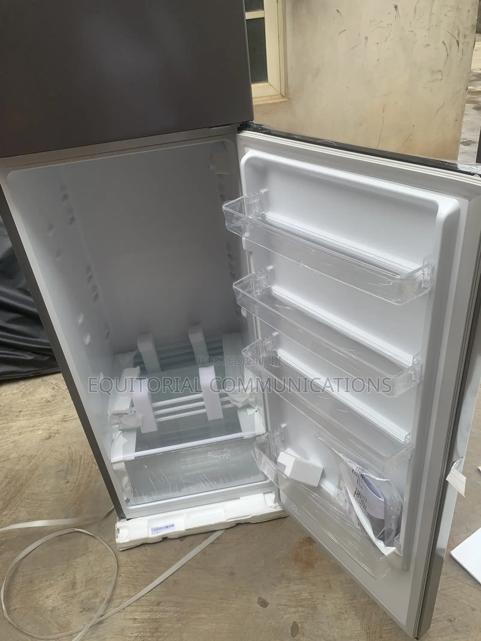 Hisense 240L 2Door Refrigerator –Organize Your Groceries With Ease