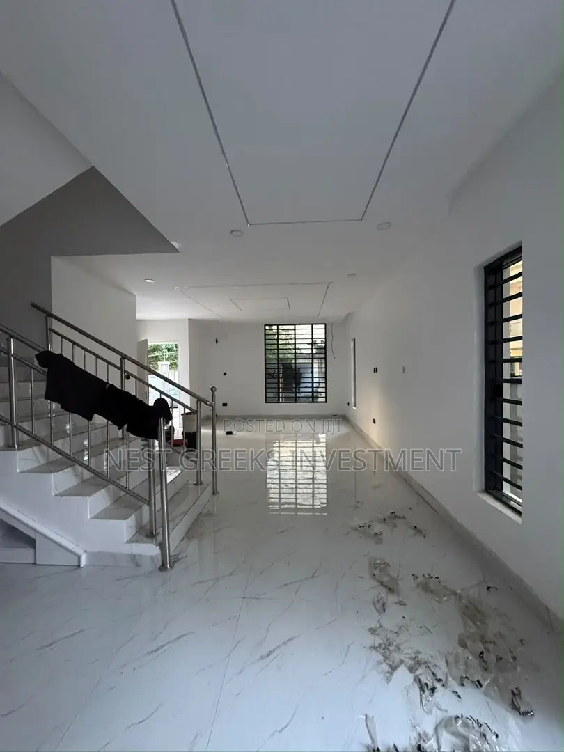 5bdrm Duplex in Adeniyi Jones for sale