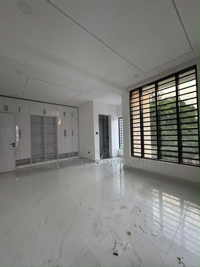 5bdrm Duplex in Adeniyi Jones for sale