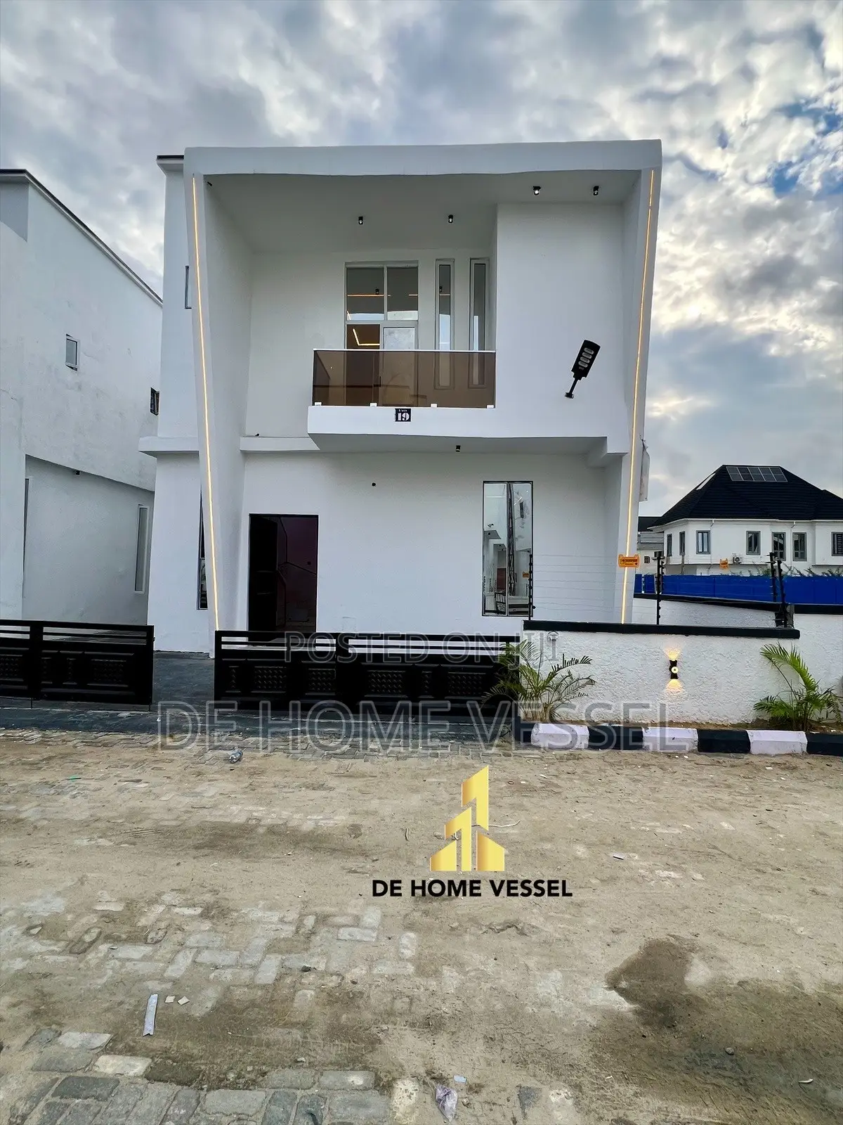 4bdrm Duplex in Ikota for sale