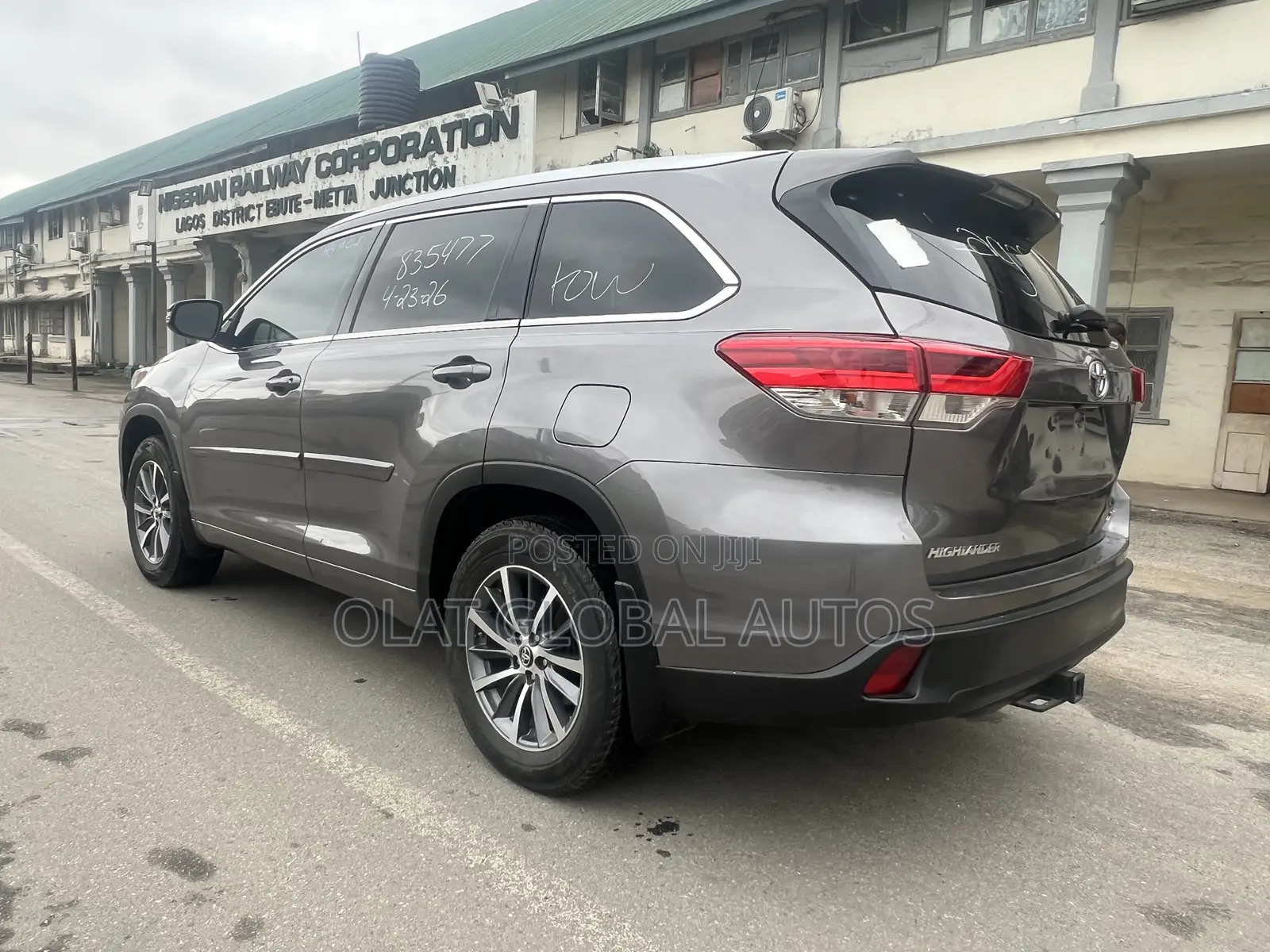 Toyota Highlander XLE 4x4 V6 (3.5L 6cyl 8A) 2018 Gray