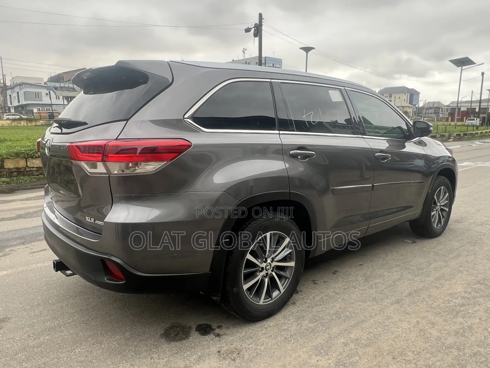 Toyota Highlander XLE 4x4 V6 (3.5L 6cyl 8A) 2018 Gray