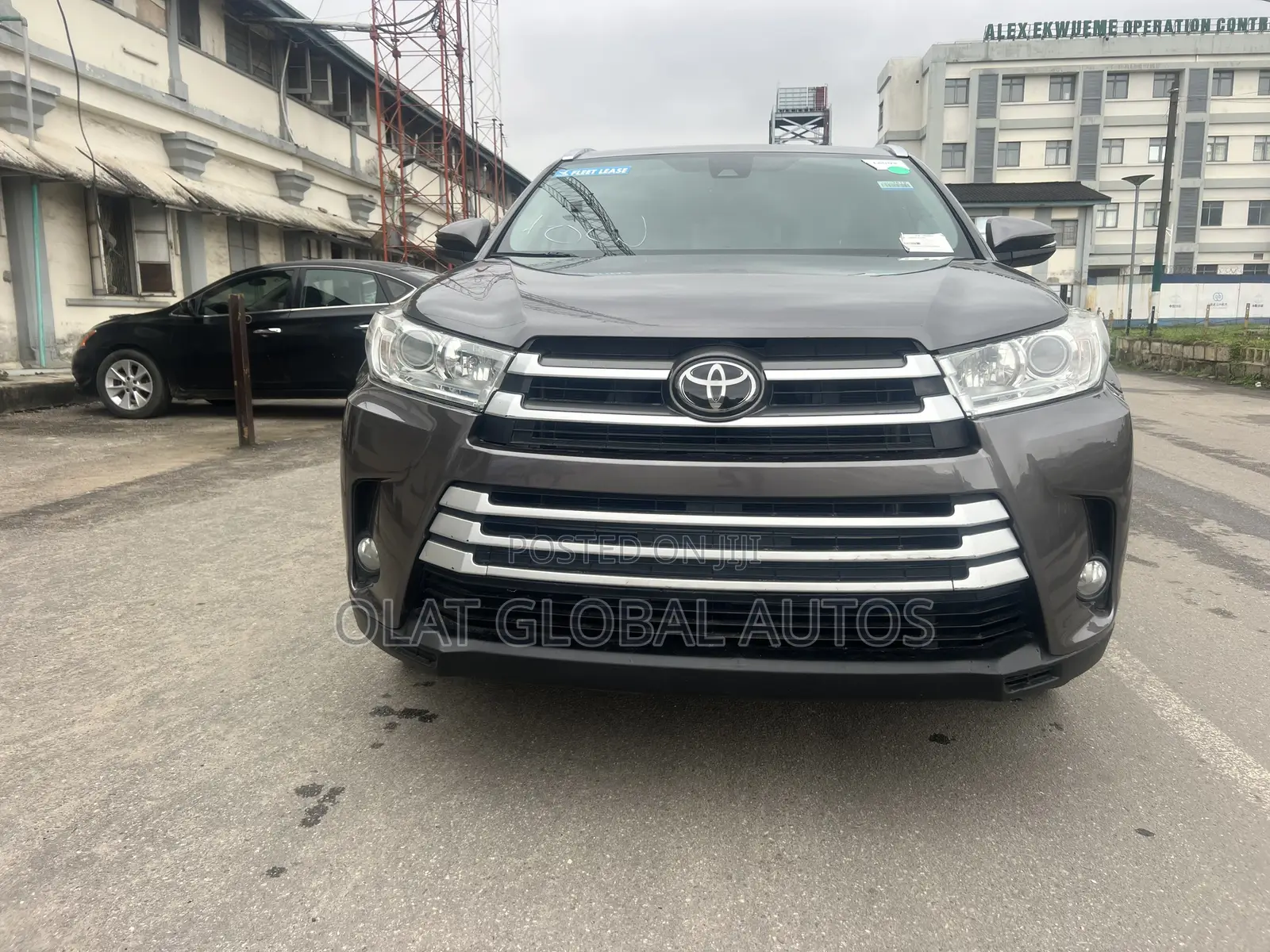 Toyota Highlander XLE 4x4 V6 (3.5L 6cyl 8A) 2018 Gray