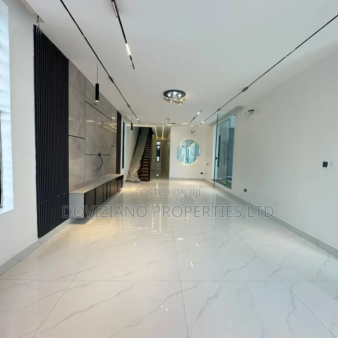 5bdrm Duplex in Lekki Phase 1 for sale