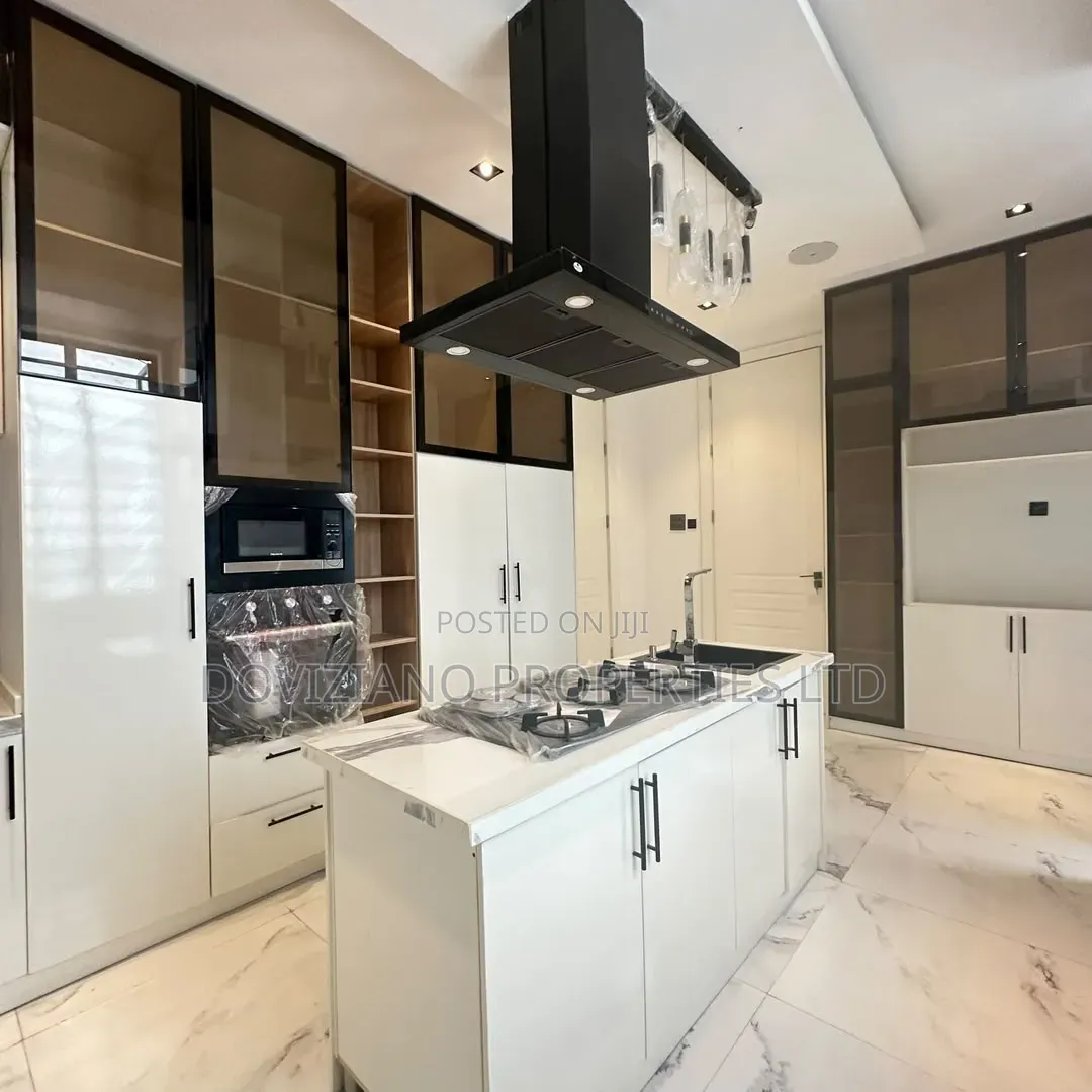 5bdrm Duplex in Lekki Phase 1 for sale