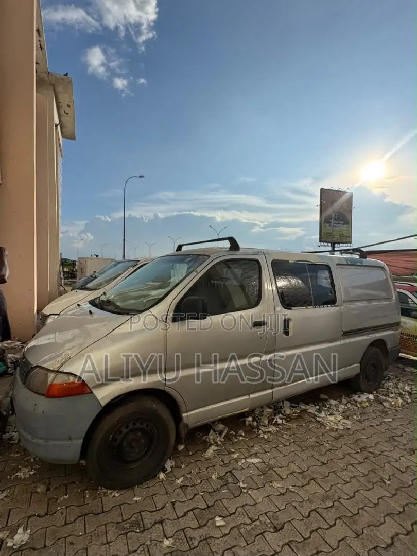 Toyota Grand HiAce 2002 Silver