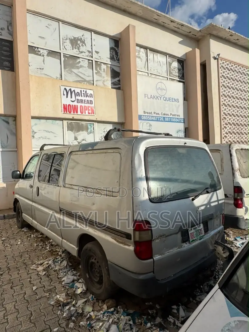 Toyota Grand HiAce 2002 Silver