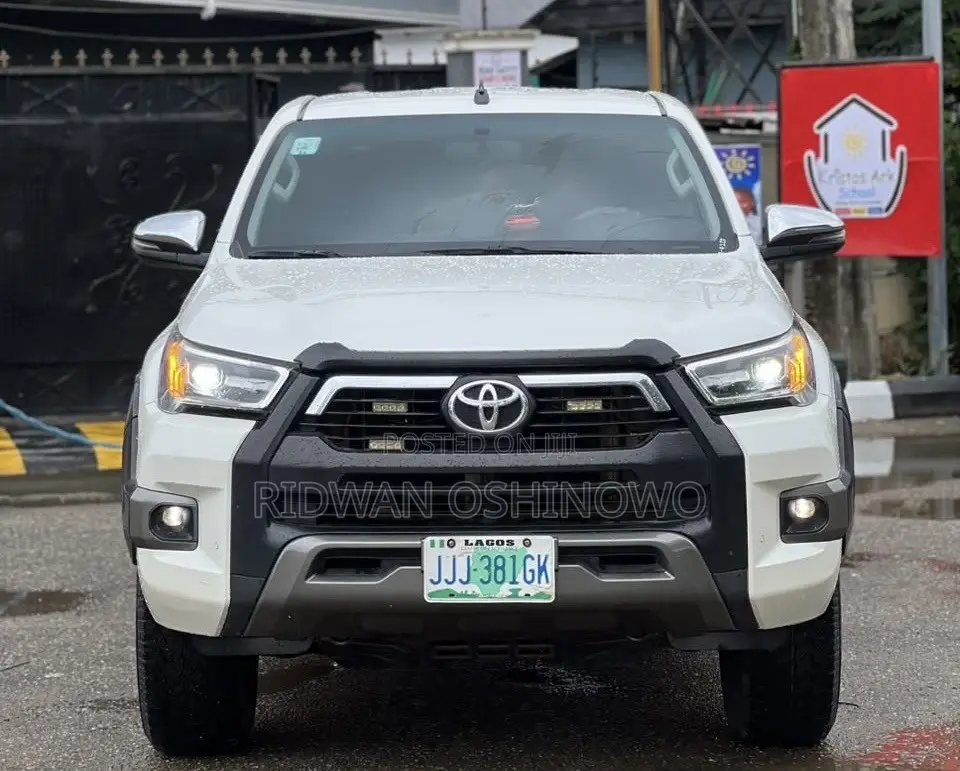 Toyota Hilux 2021 White