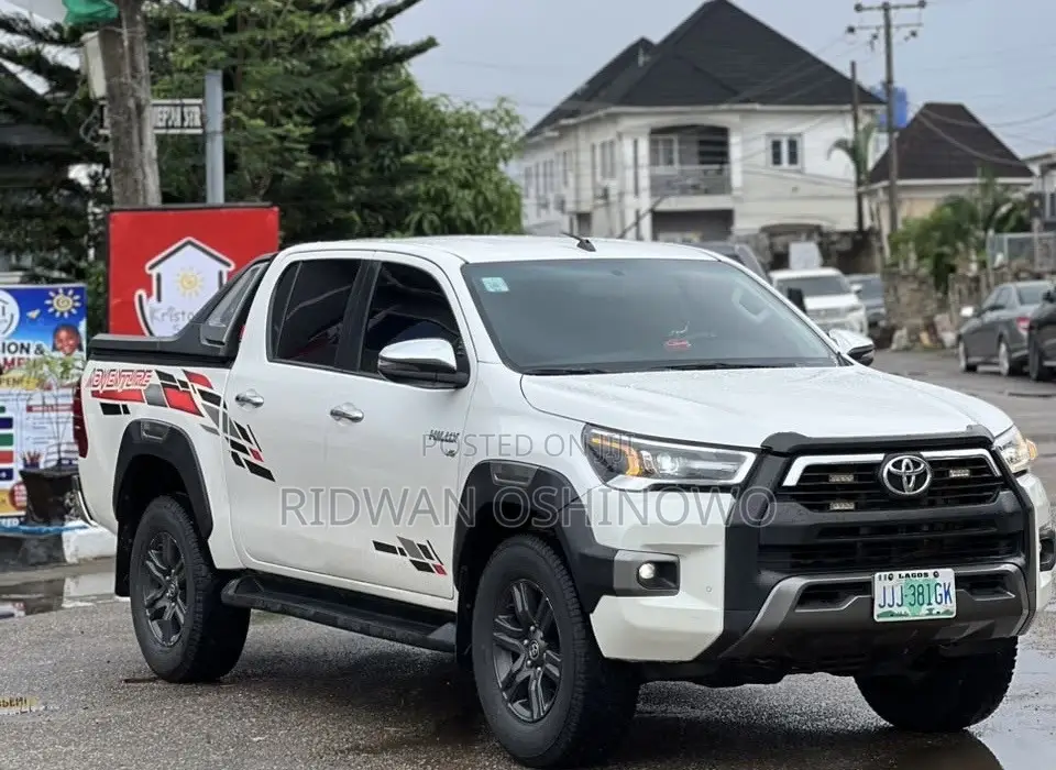 Toyota Hilux 2021 White