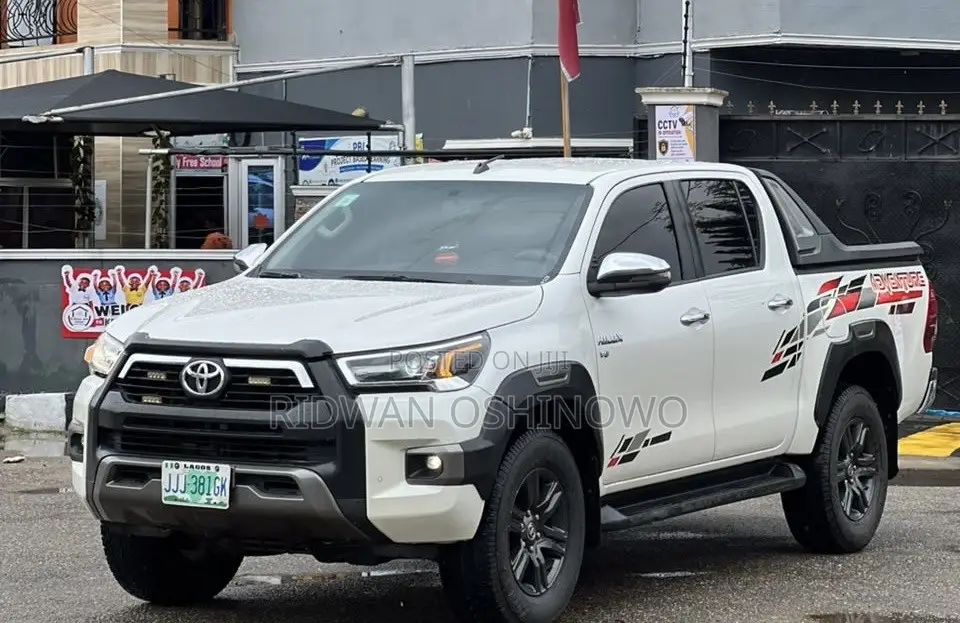 Toyota Hilux 2021 White
