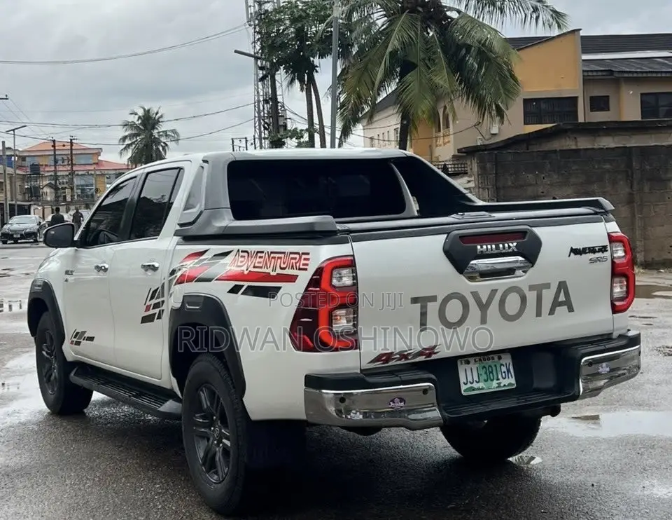 Toyota Hilux 2021 White