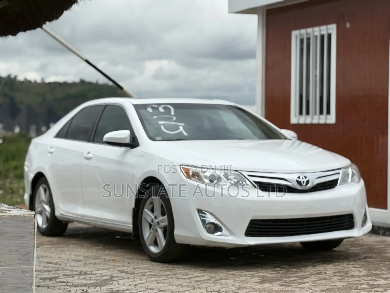 Toyota Camry XLE 4dr Sedan (2.5L 4cyl 6A) 2013 White