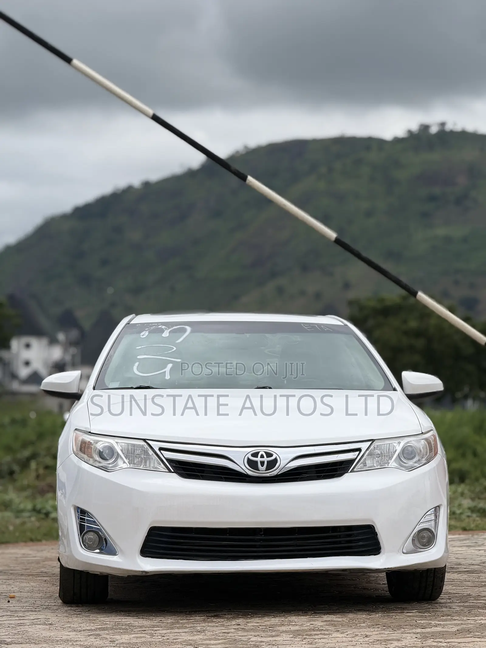 Toyota Camry XLE 4dr Sedan (2.5L 4cyl 6A) 2013 White