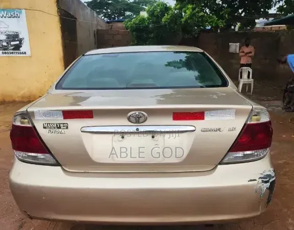 Toyota Camry 2005 Gold