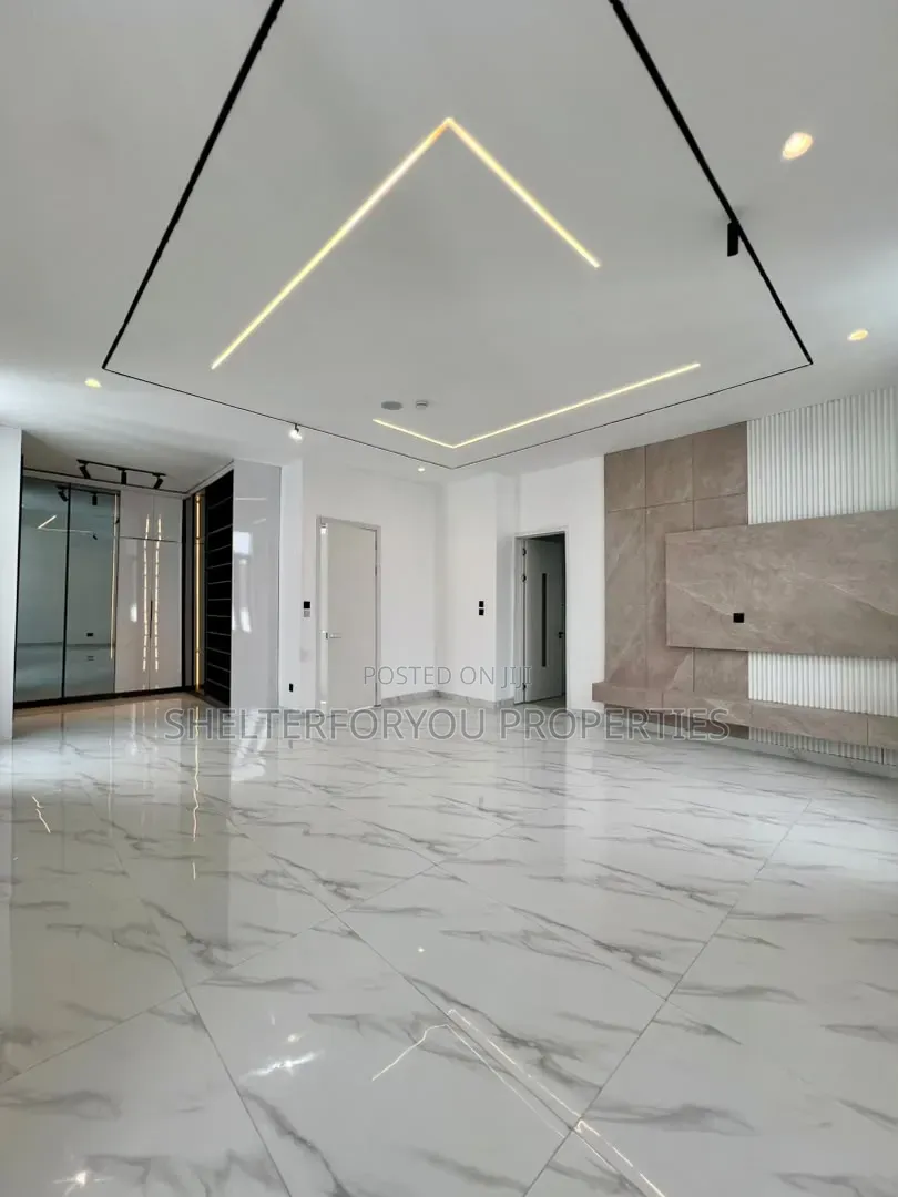 5bdrm Duplex in Lekki Expressway for sale
