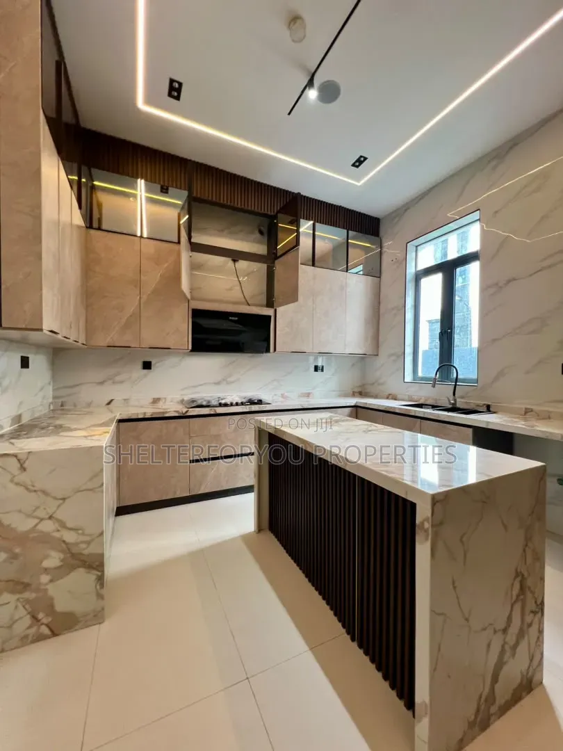 5bdrm Duplex in Lekki Expressway for sale