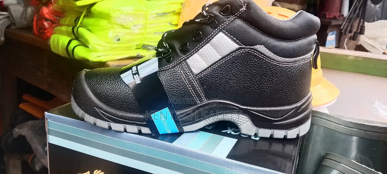 Shoe Men Works Rock Pad