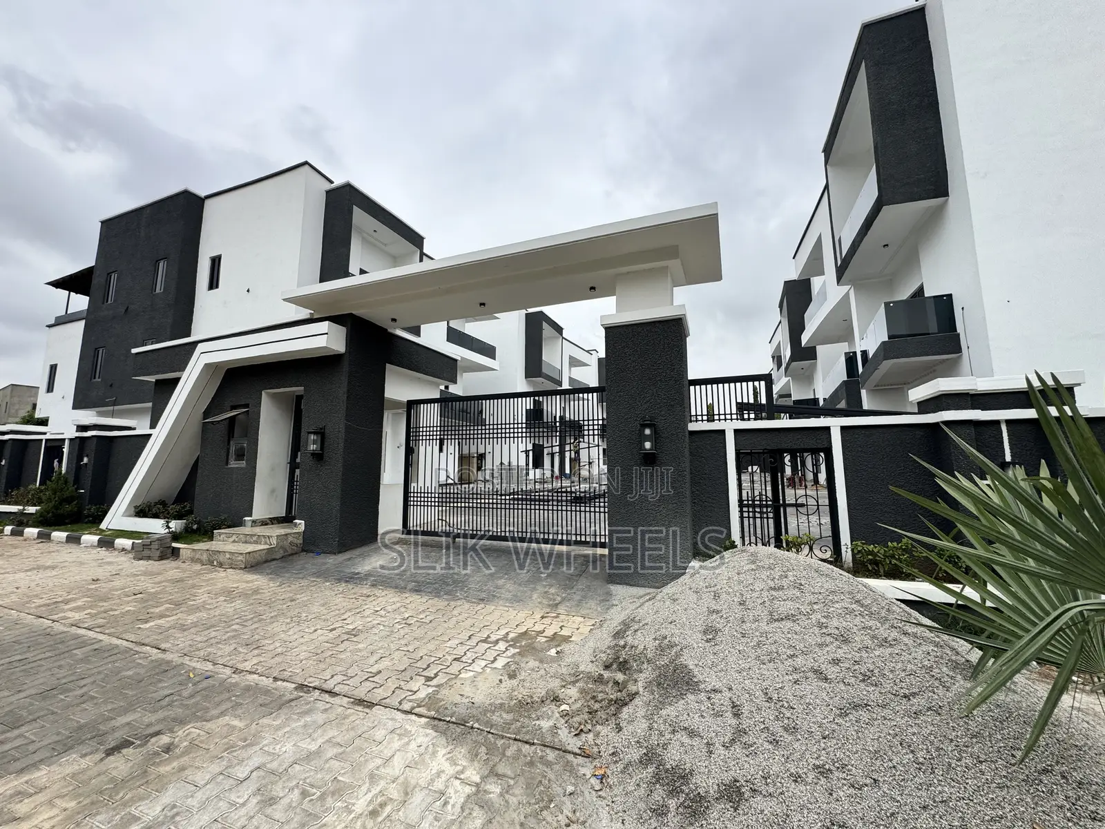 7 Bedroom Terrace