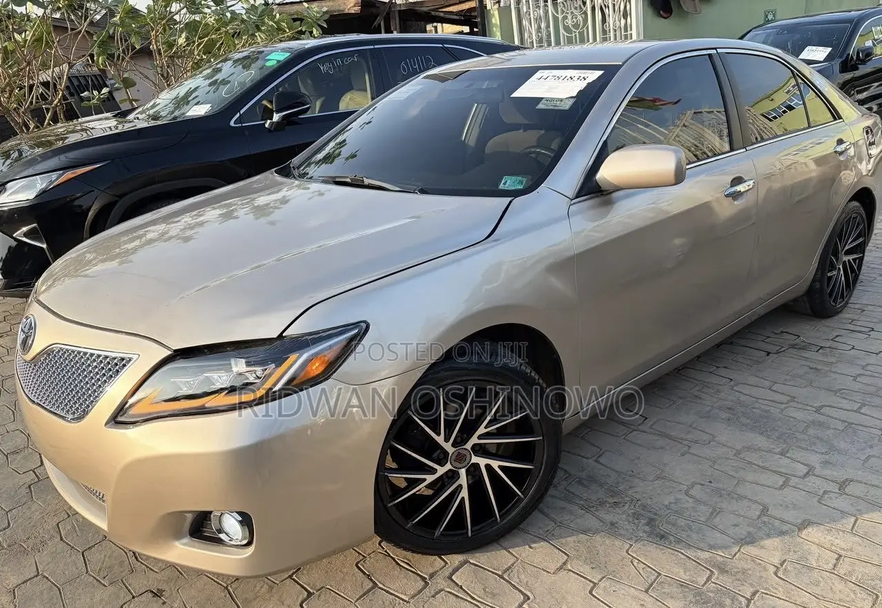 Toyota Camry 2008 Gold