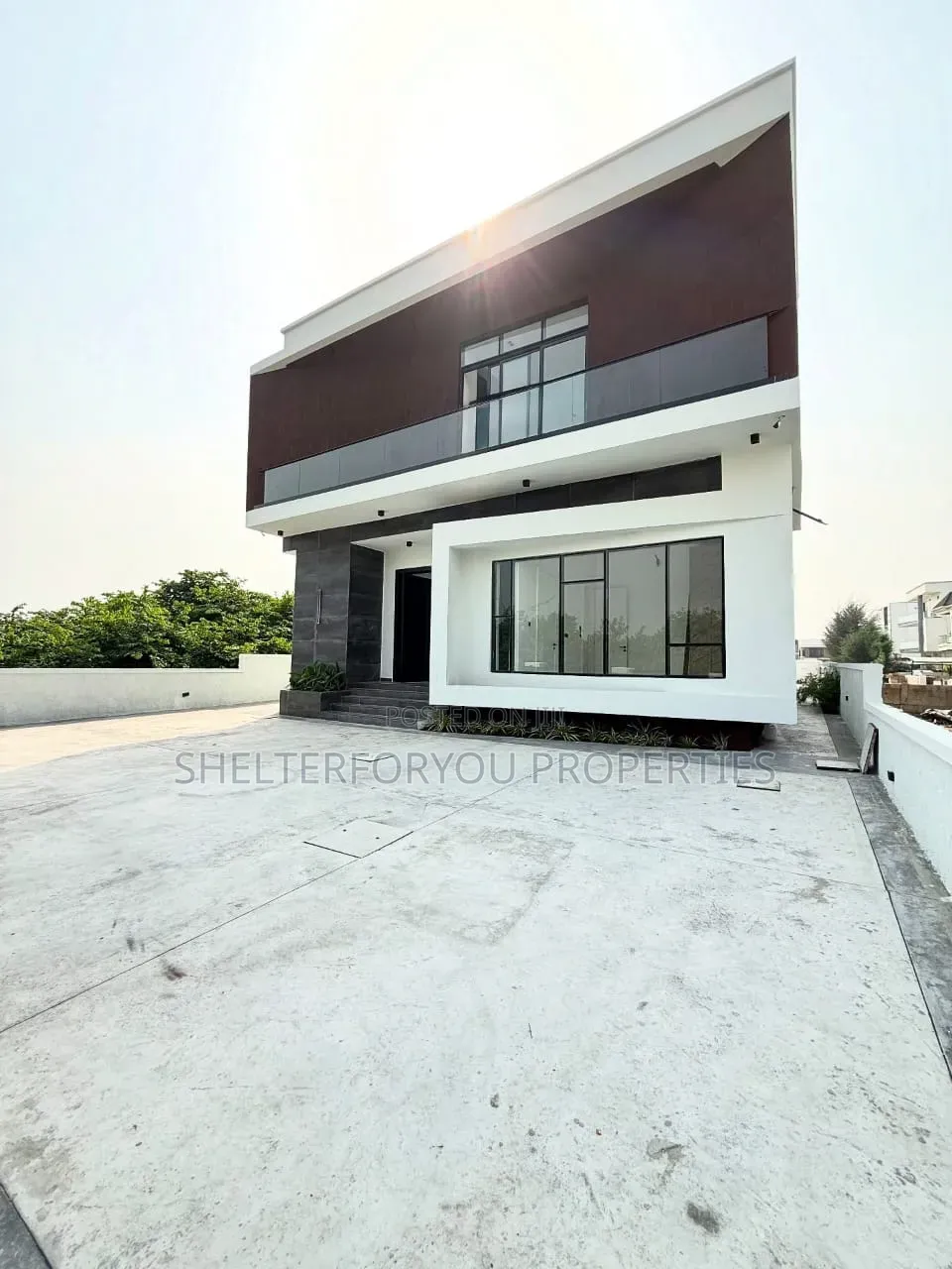 5bdrm Duplex in Ikota for sale