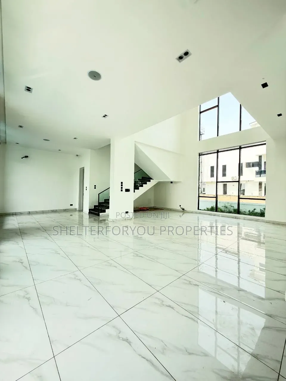 5bdrm Duplex in Ikota for sale