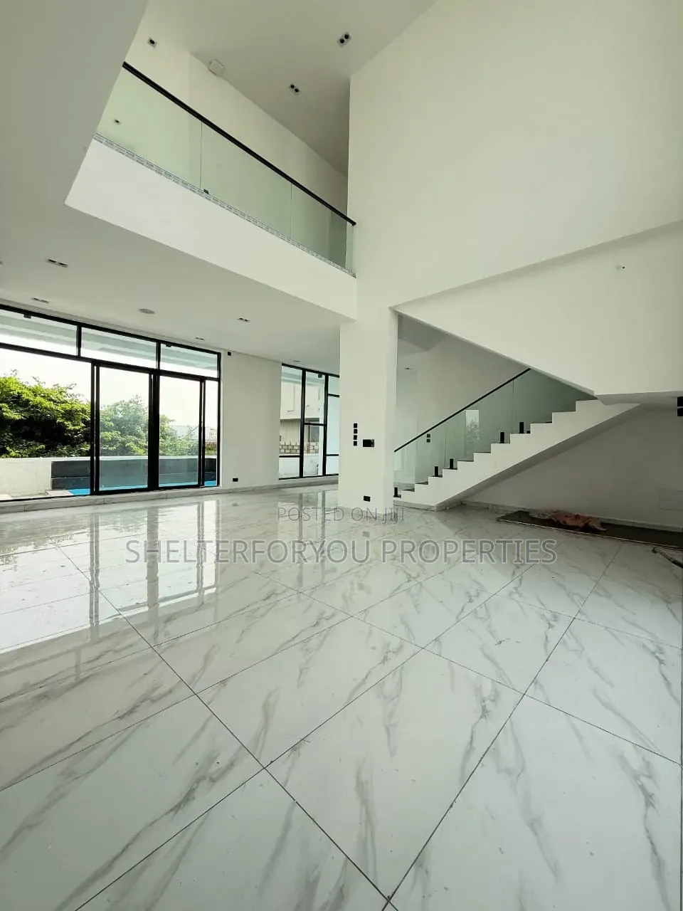 5bdrm Duplex in Ikota for sale