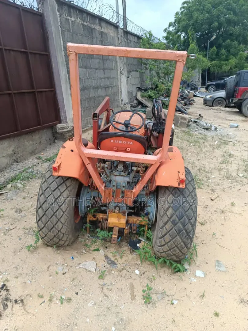 Kubota Farm Tractor L245