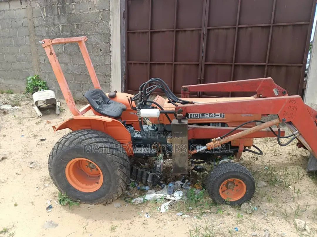 Kubota Farm Tractor L245