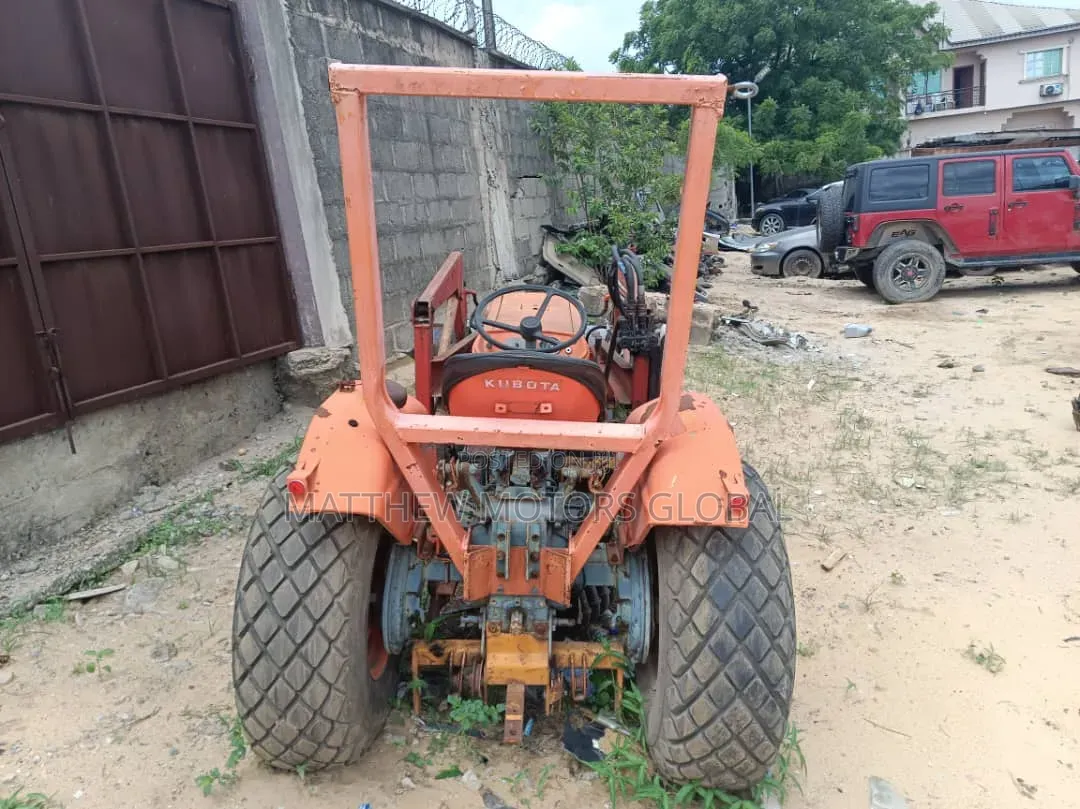 Kubota Farm Tractor L245